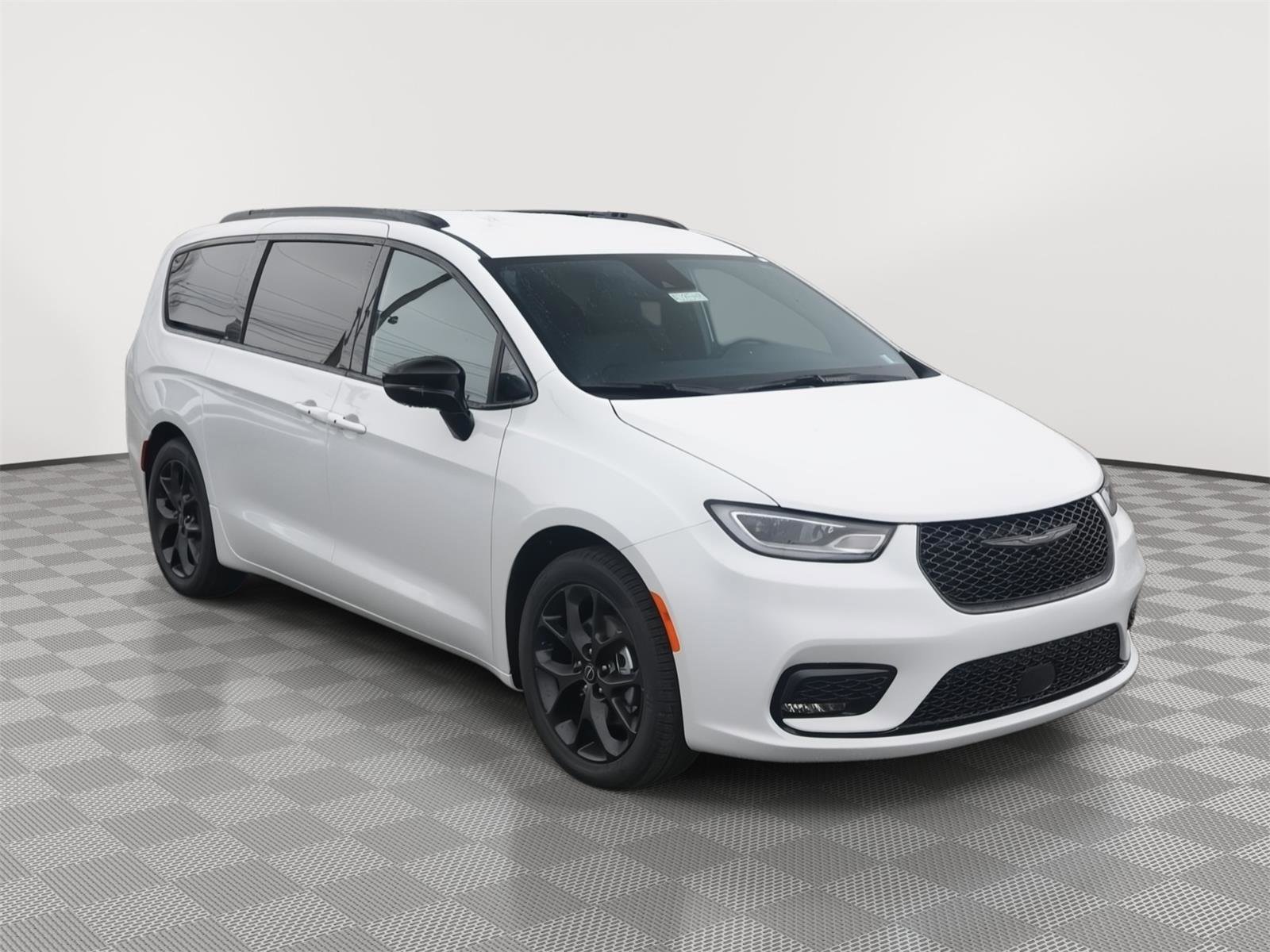 New 2026 Chrysler Pacifica Select w/ S Appearance Package image 2