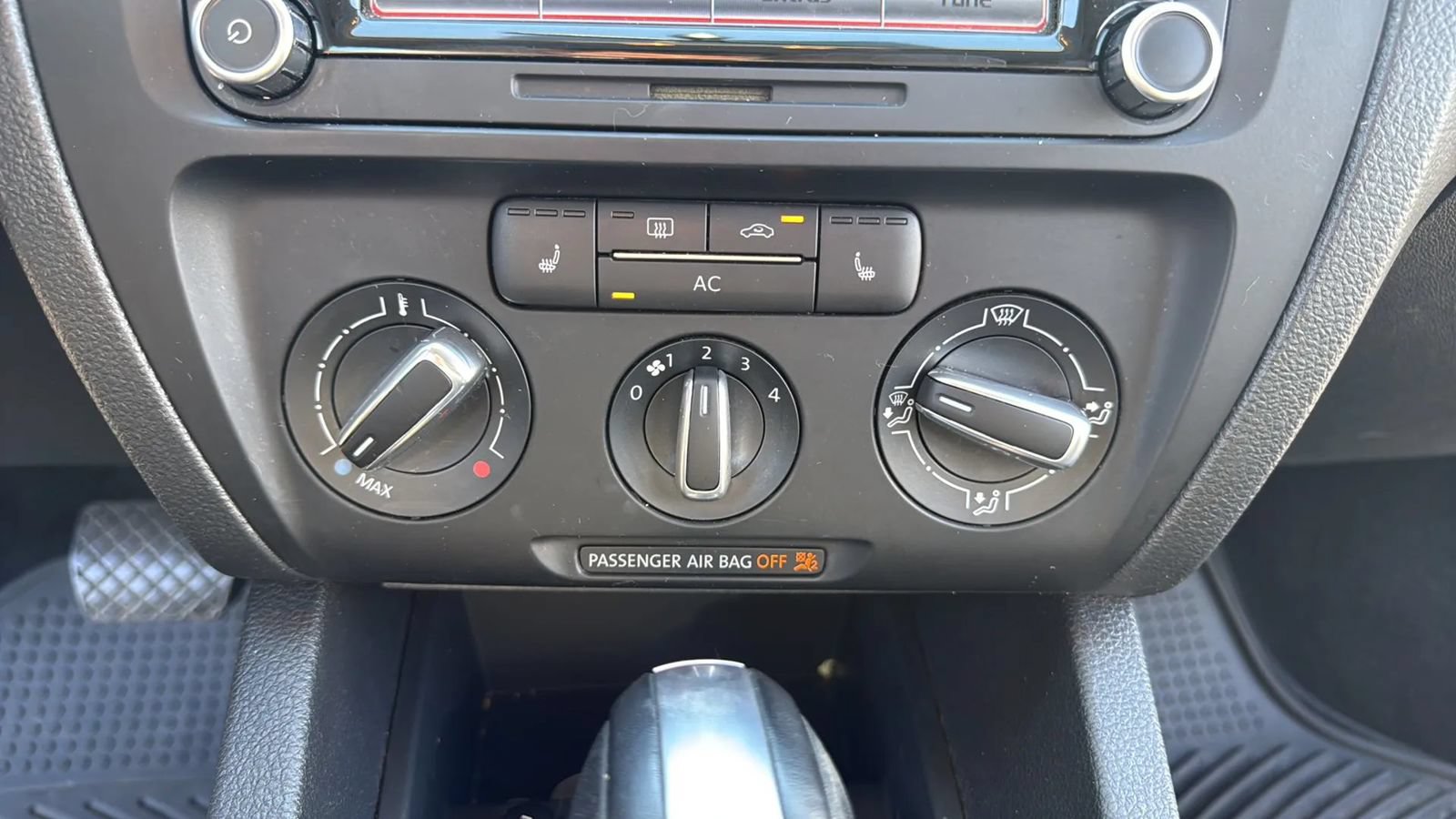 Used 2012 Volkswagen Jetta SE FWD image 16
