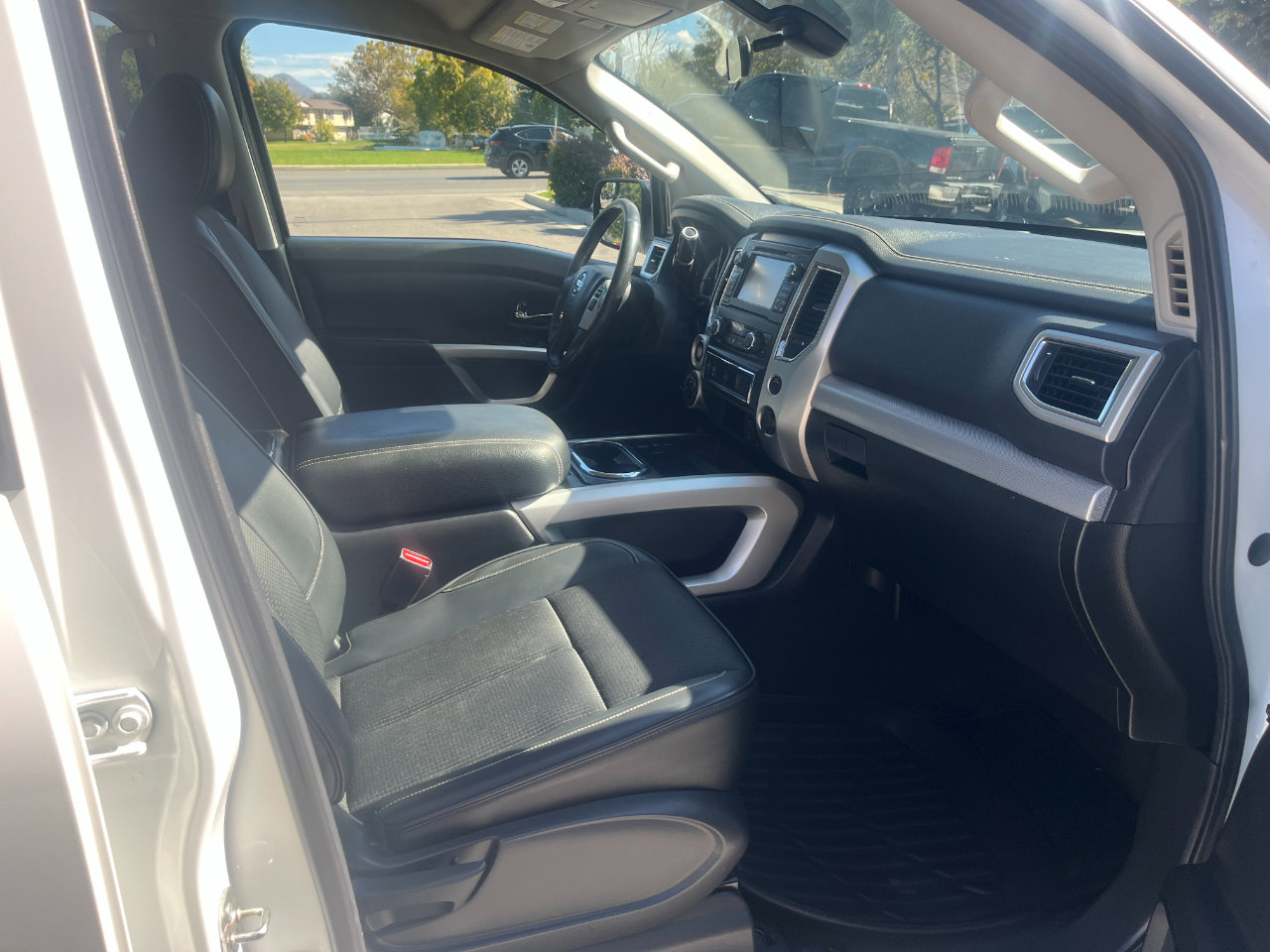 Used 2018 Nissan Titan PRO-4X image 7