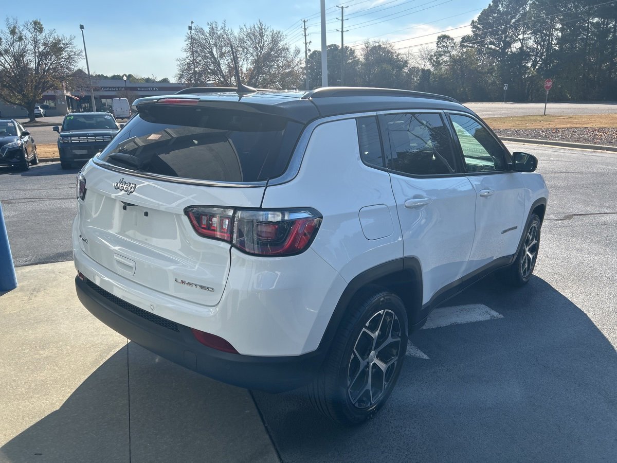 Used 2024 Jeep Compass Limited image 34