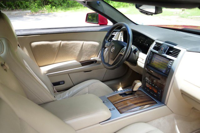 Used 2007 Cadillac XLR V RWD image 30
