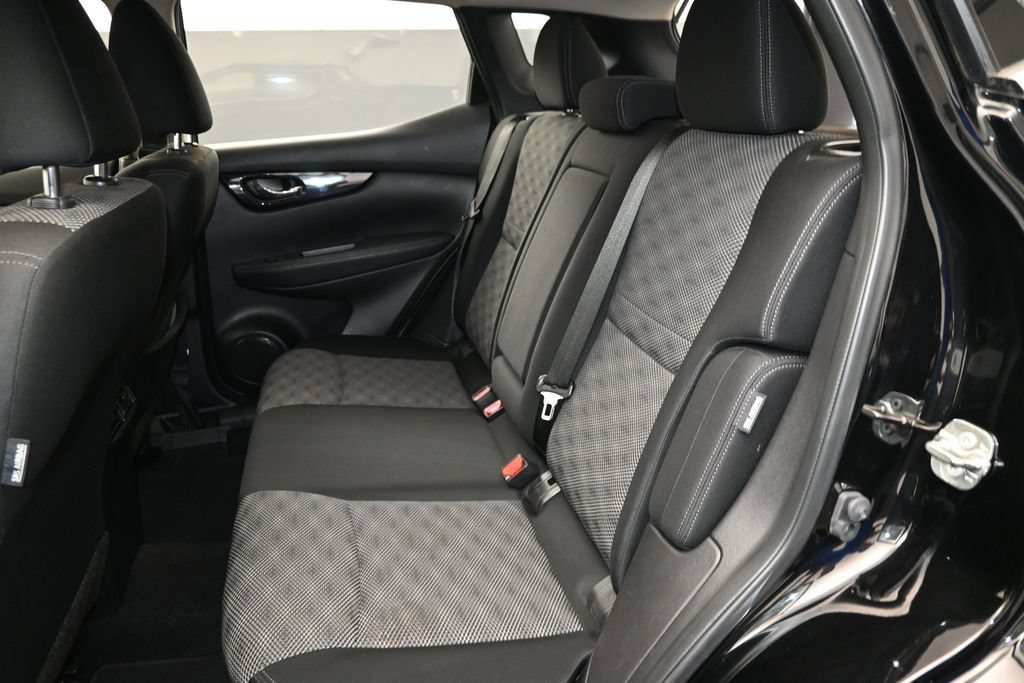 Used 2020 Nissan Rogue Sport SV FWD image 15