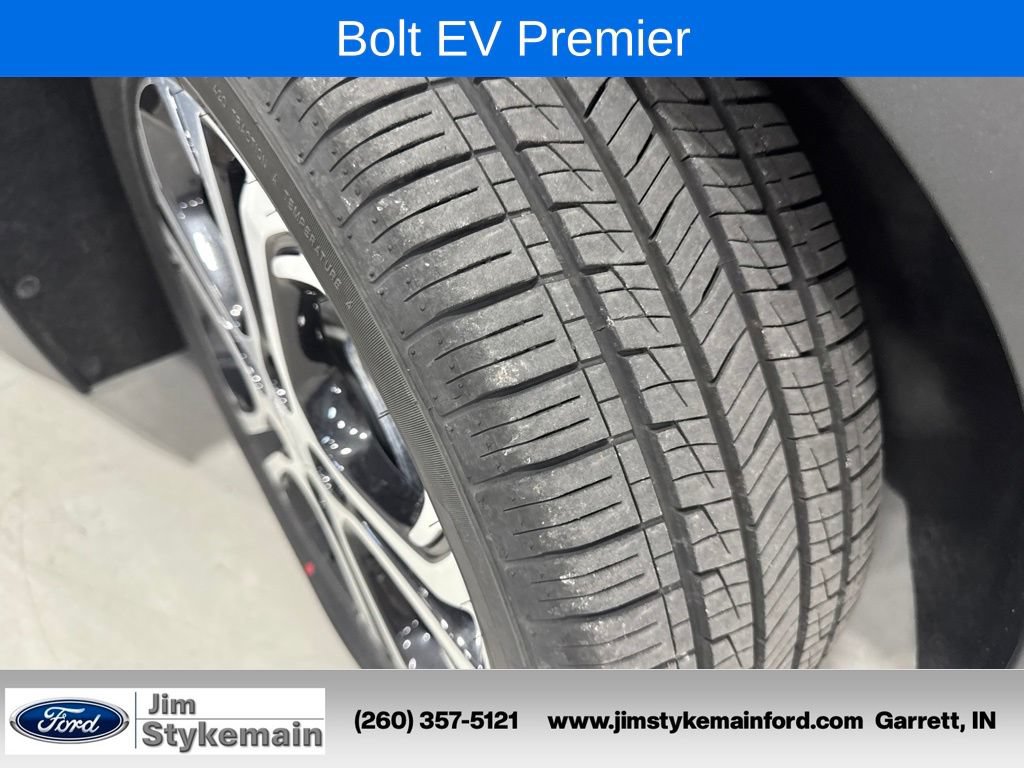 Used 2017 Chevrolet Bolt Premier w/ Driver Confidence II Package FWD image 13