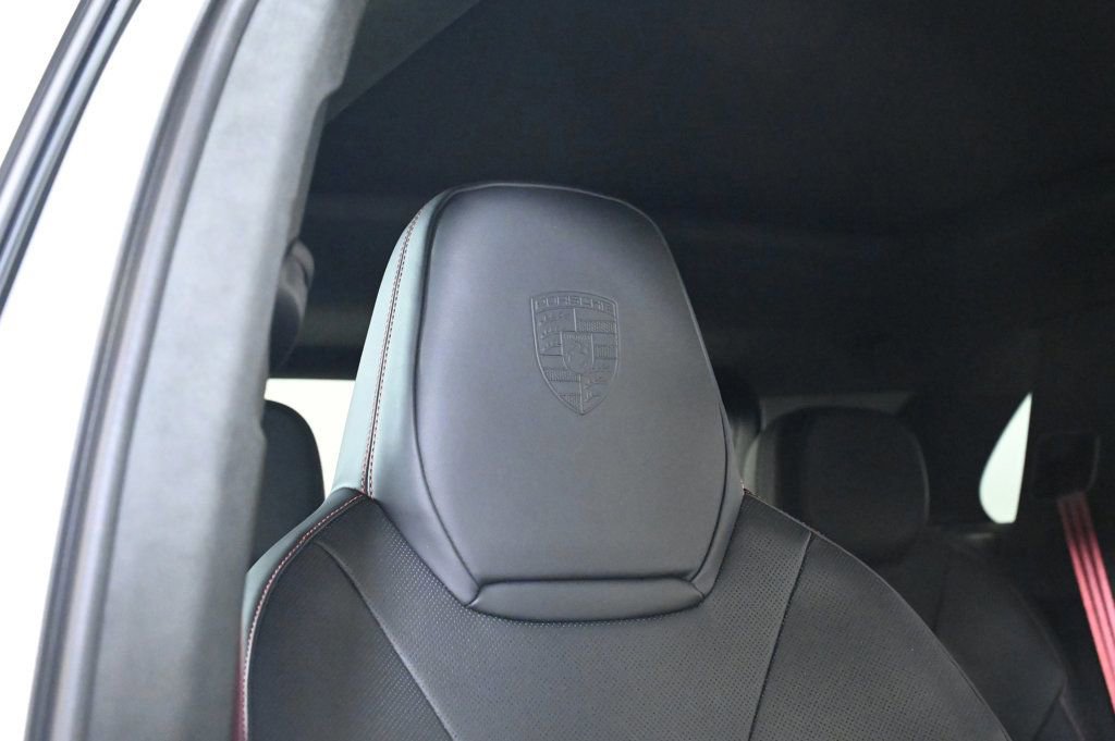 Certified 2025 Porsche Cayenne GTS image 24