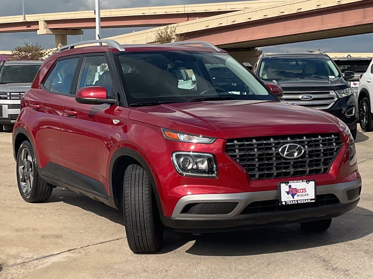 Used 2025 Hyundai Venue SEL FWD image 3