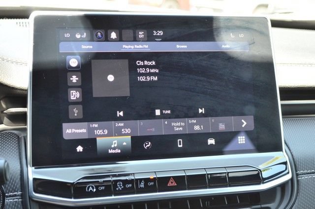 Used 2023 Jeep Compass Latitude w/ Convenience Group AWD/4WD image 29