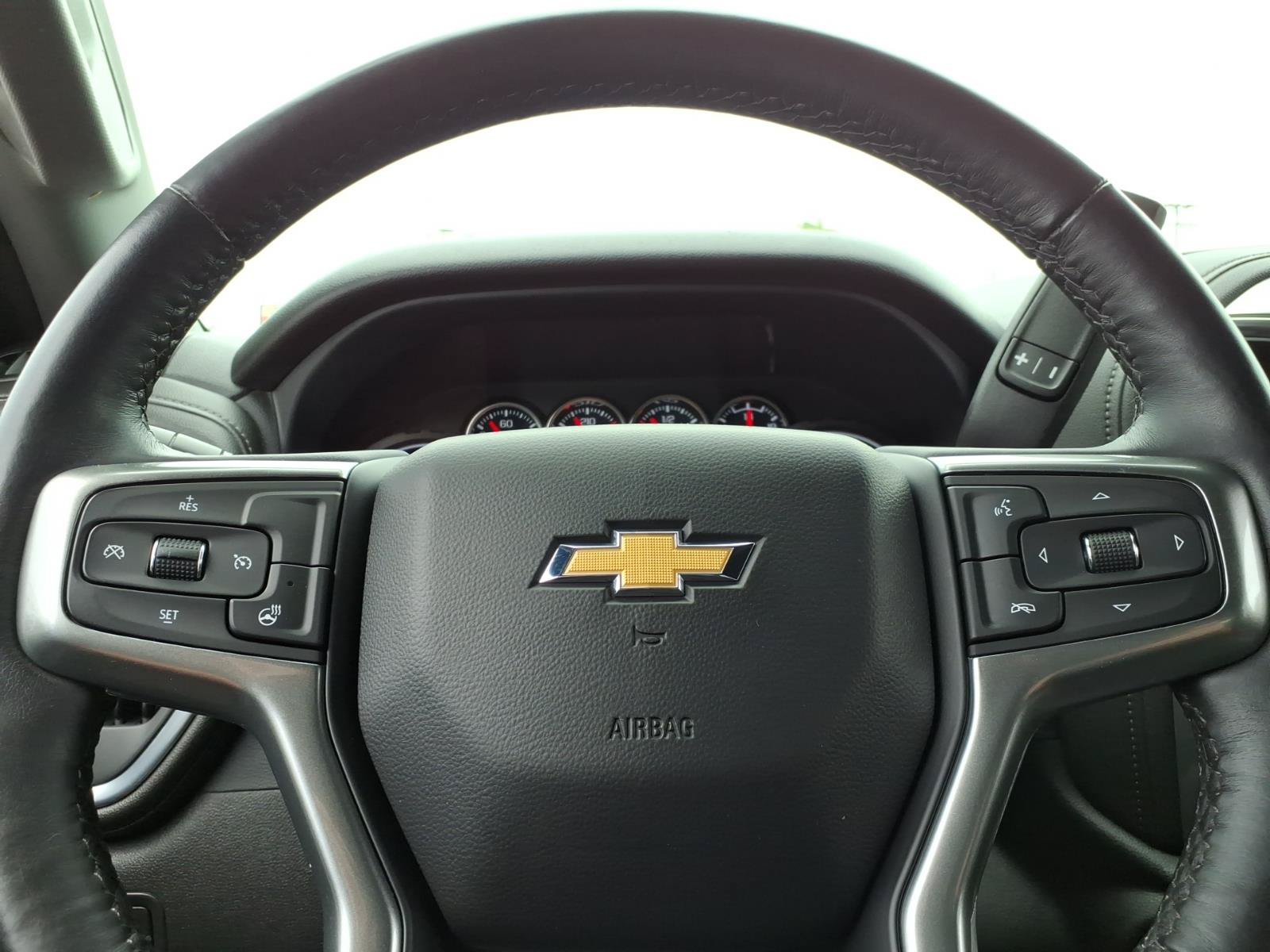 Used 2022 Chevrolet Silverado 1500 LT AWD/4WD image 24