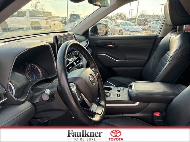 Used 2023 Toyota Highlander XLE image 26