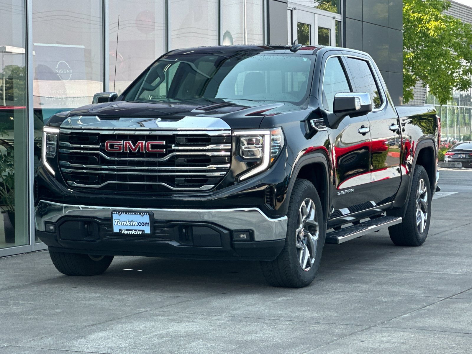 Used 2023 GMC Sierra 1500 SLT AWD/4WD image 7