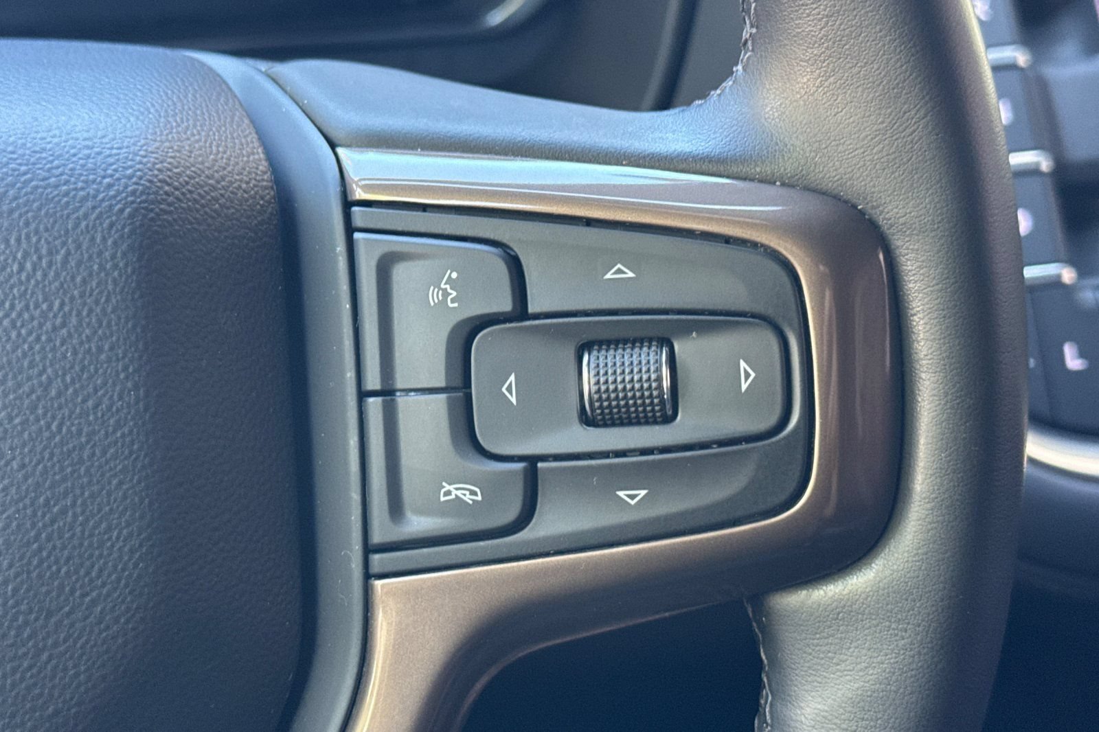 Used 2023 Chevrolet Suburban High Country w/ LPO, Illumination Package AWD/4WD image 36