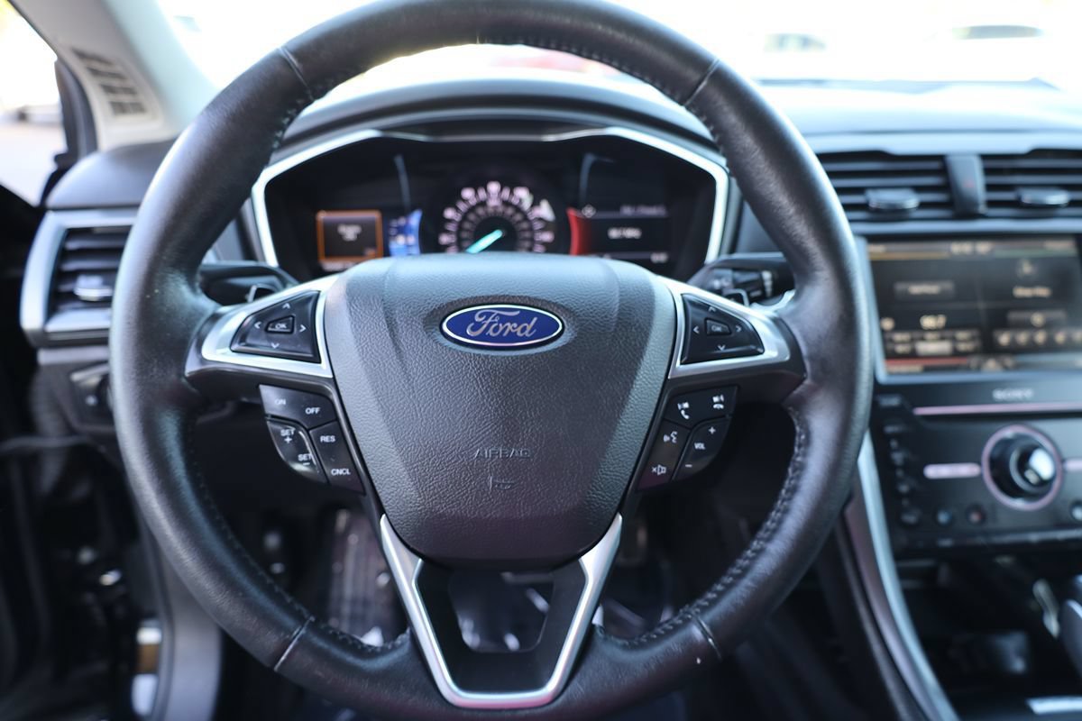 Used 2016 Ford Fusion Titanium AWD/4WD image 21