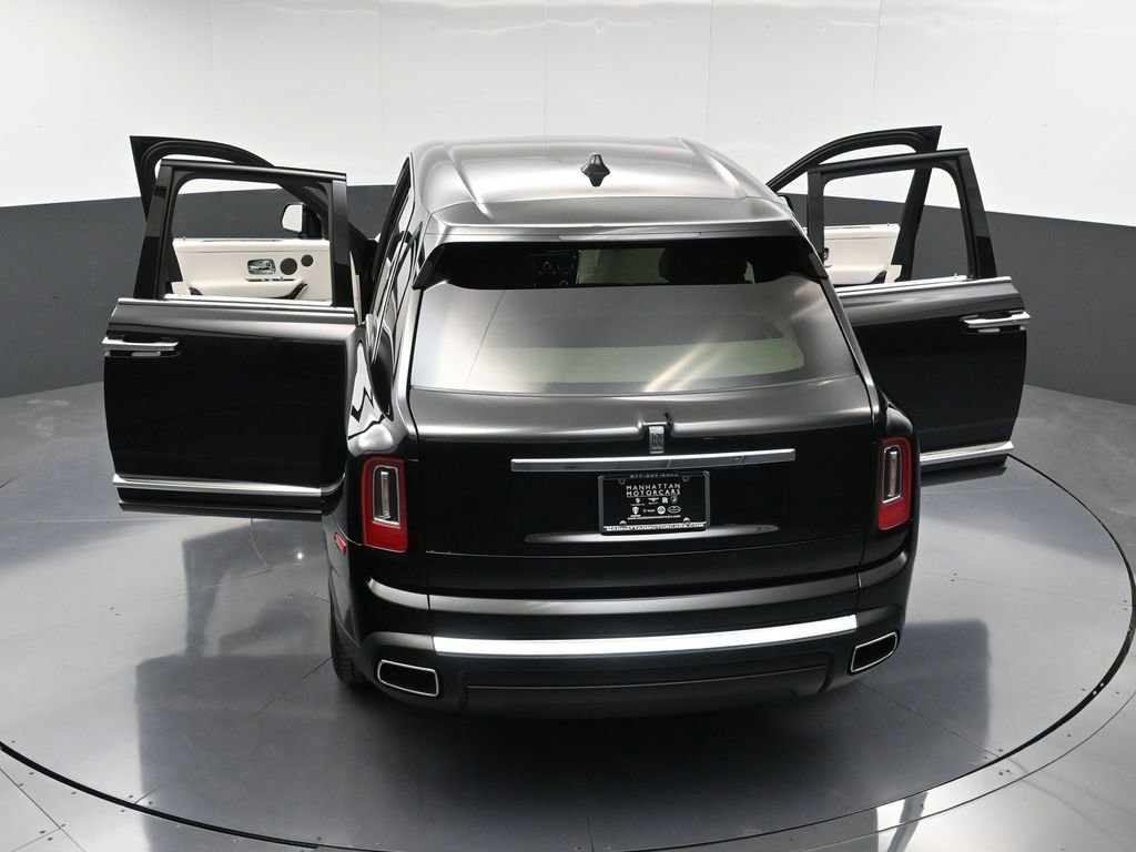 Certified 2022 Rolls-Royce Cullinan AWD/4WD image 40
