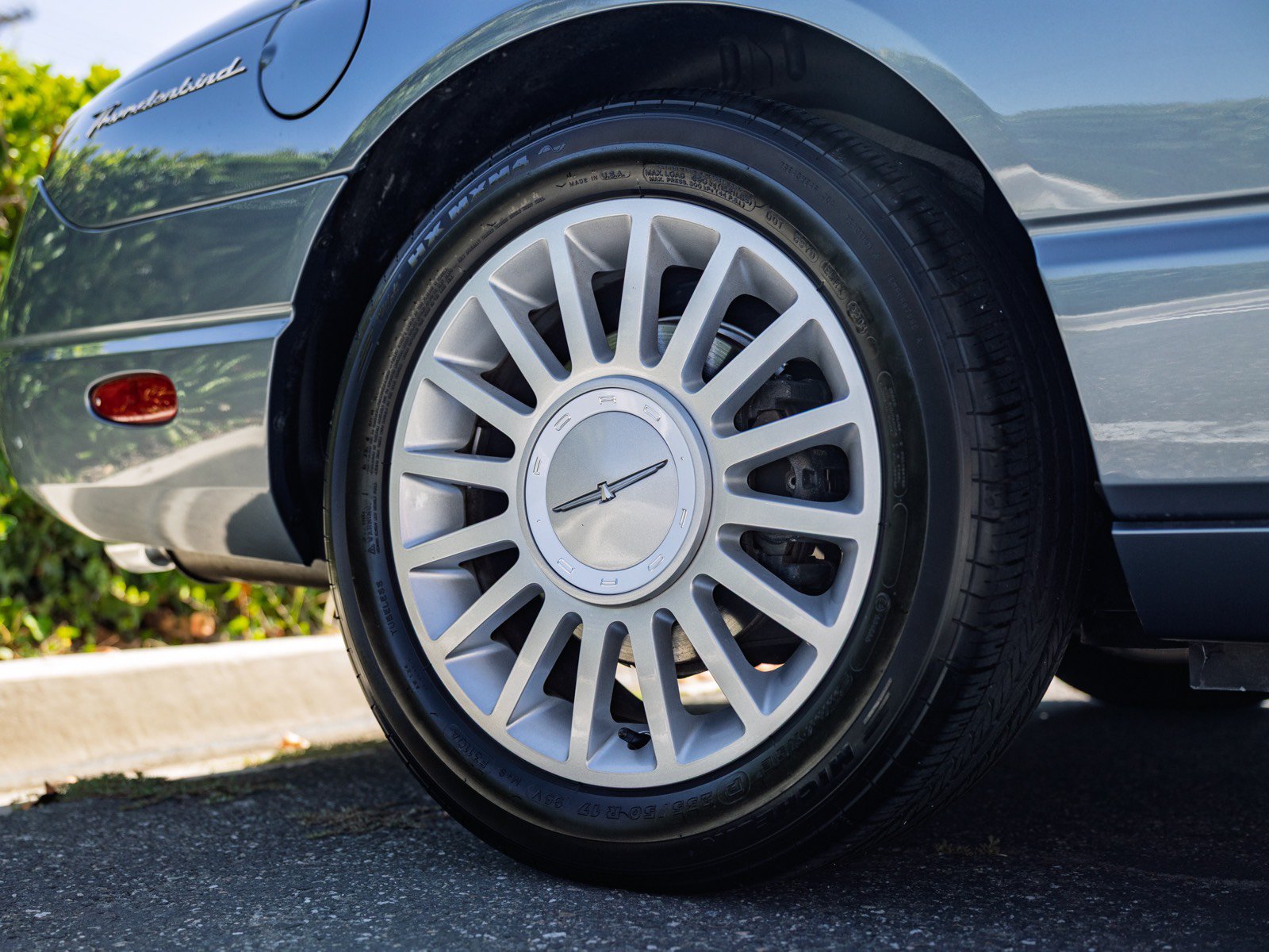 Used 2005 Ford Thunderbird RWD image 12