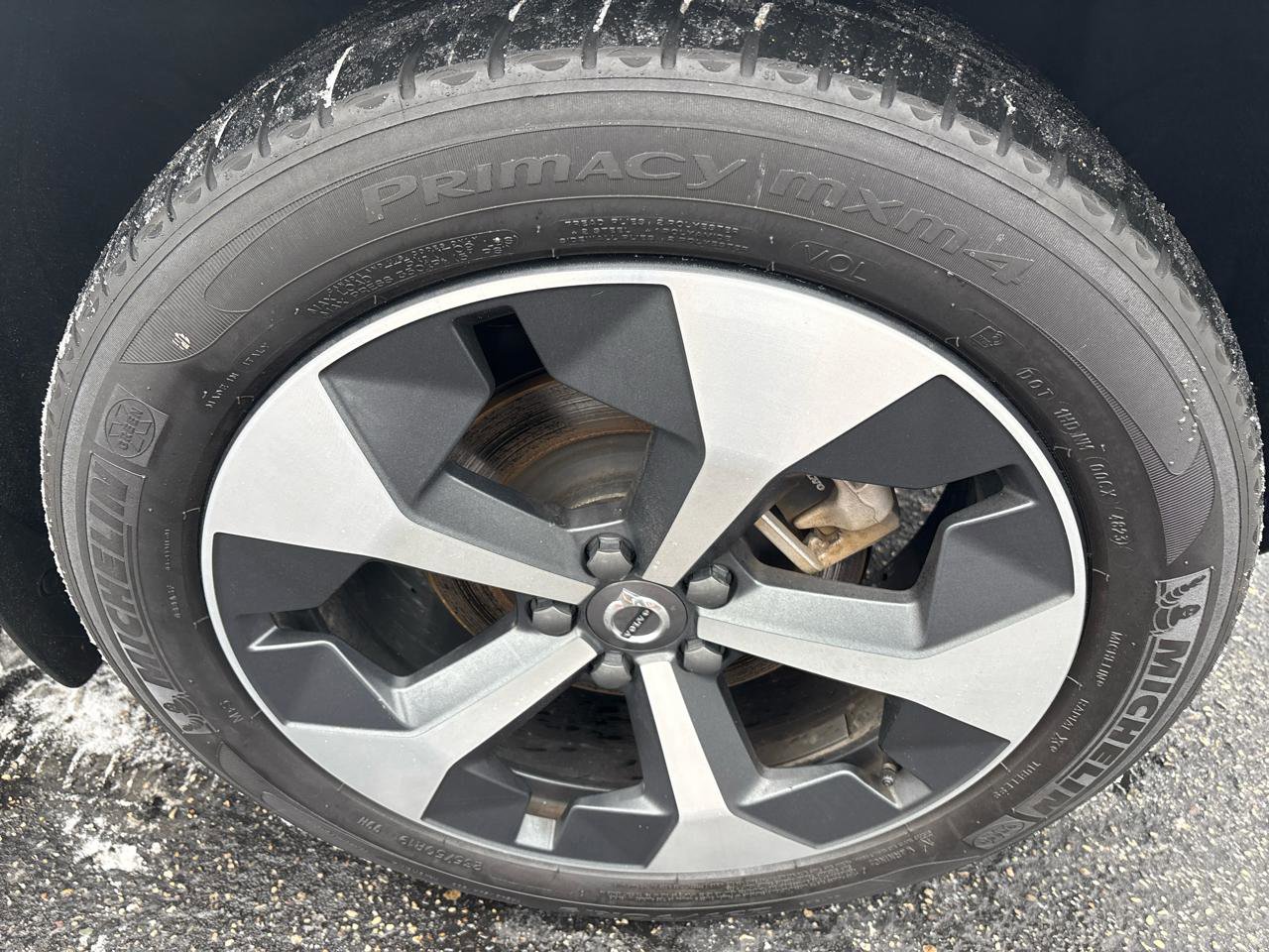 Used 2024 Volvo XC40 B5 Plus image 5