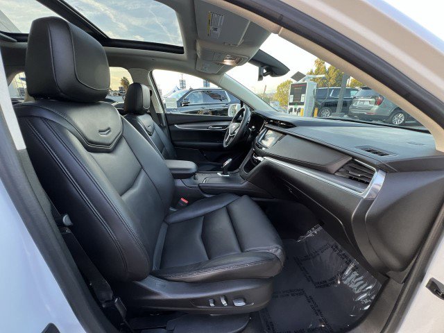 Used 2017 Cadillac XT5 Luxury w/ Driver Awareness Package image 28