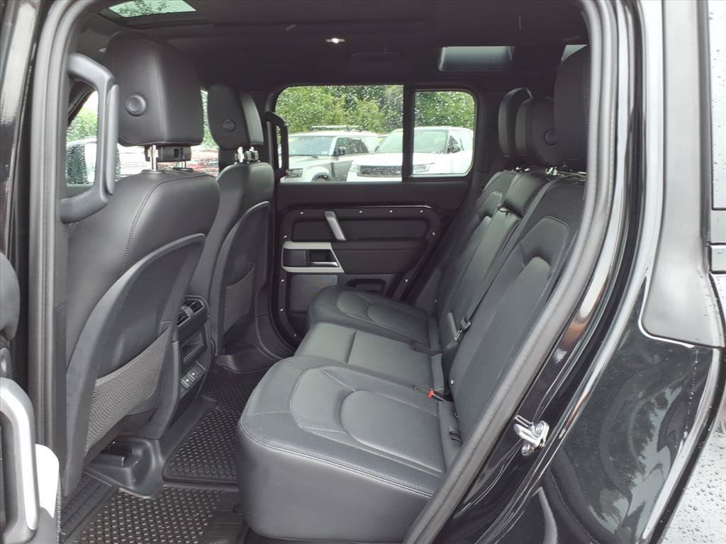 Used 2024 Land Rover Defender 110 X-Dynamic SE AWD/4WD image 12