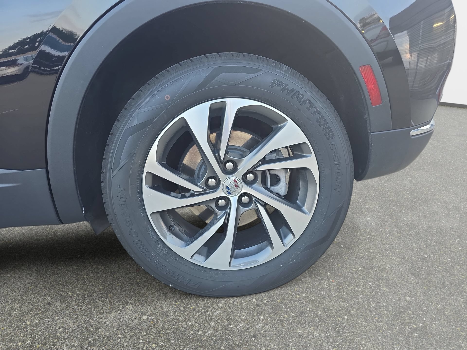 Used 2023 Buick Envision Essence FWD image 31
