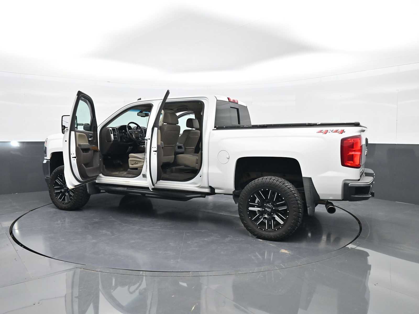 Used 2018 Chevrolet Silverado 1500 LTZ w/ Sport Package AWD/4WD image 47