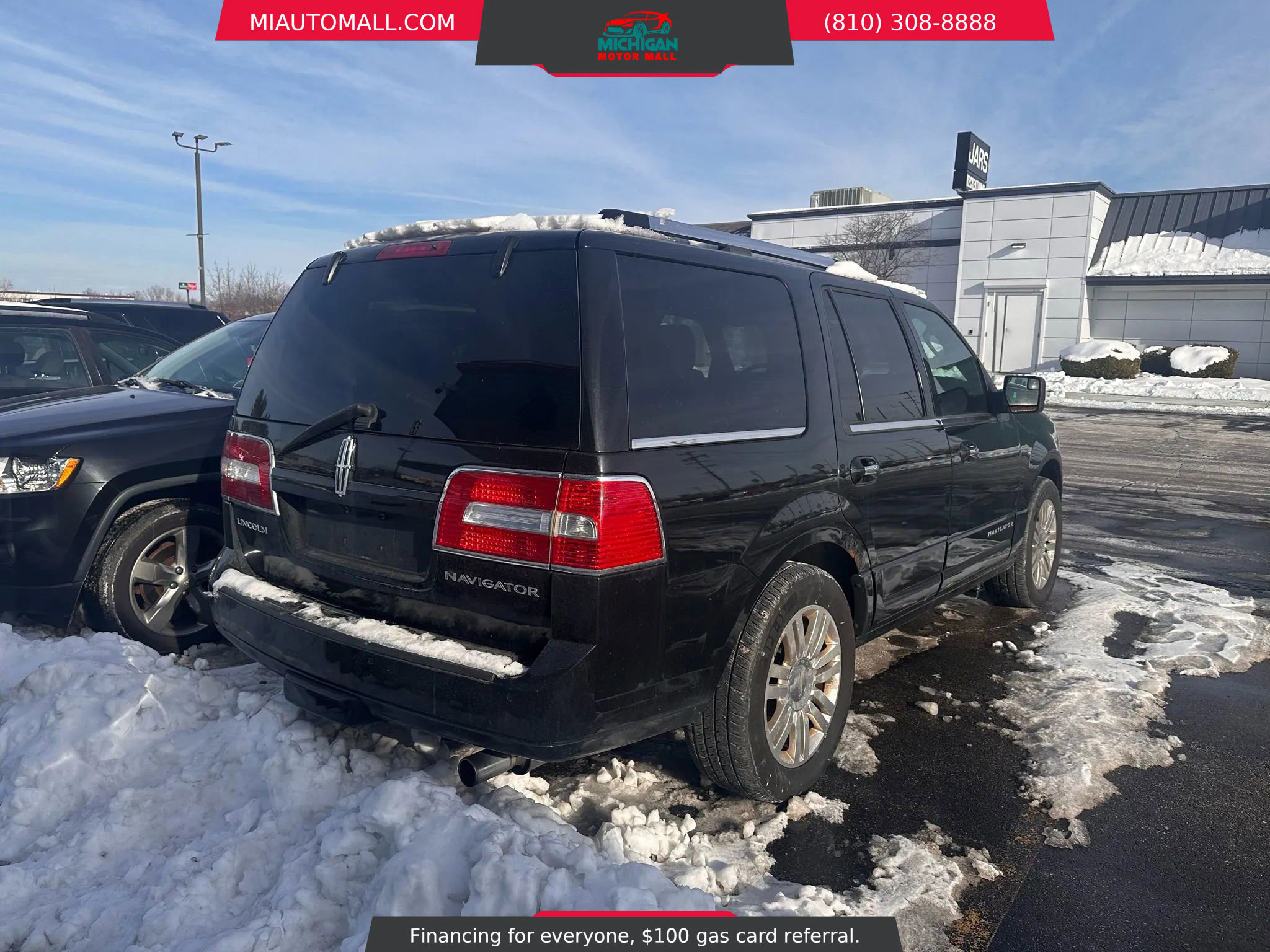 Used 2014 Lincoln Navigator Sport Utility 4D image 5