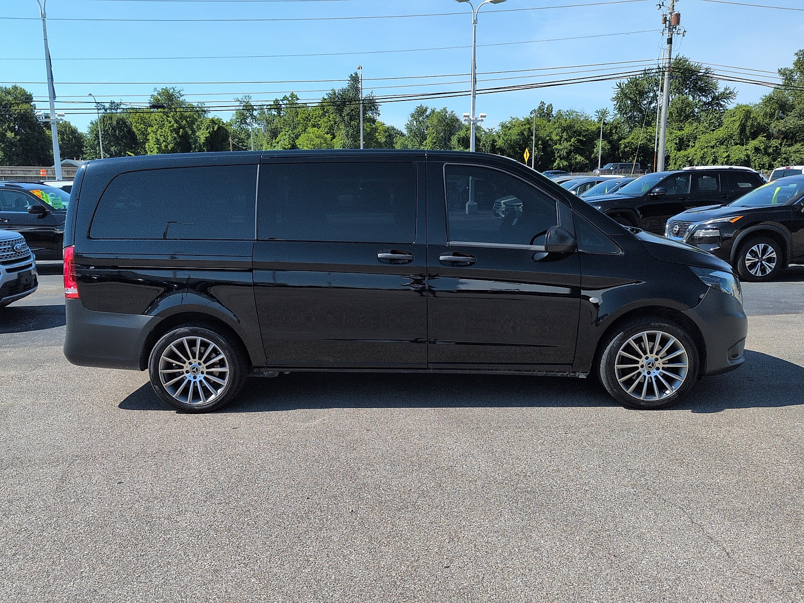 Used 2021 Mercedes-Benz Metris Passenger image 2