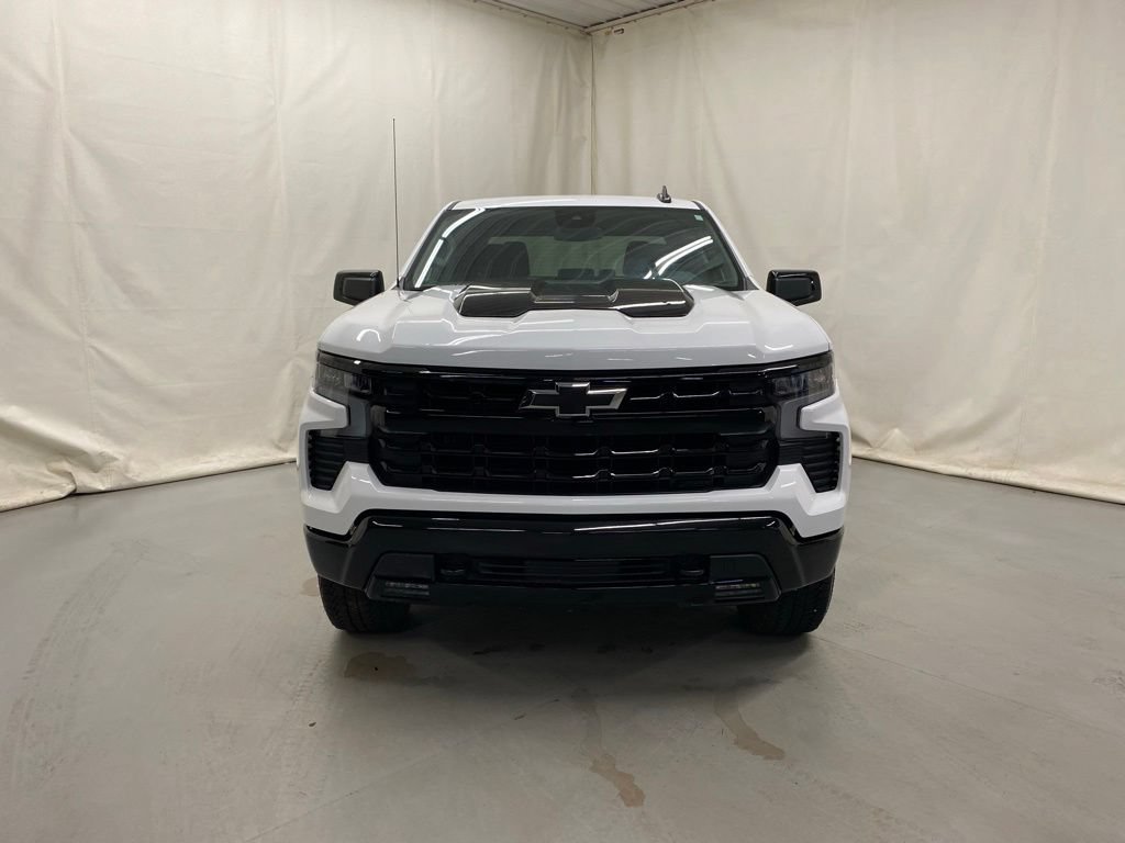 Used 2025 Chevrolet Silverado 1500 LT Trail Boss w/ Dark Appearance Package AWD/4WD image 3