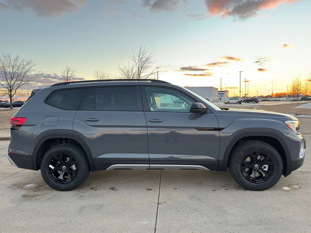 New 2026 Volkswagen Atlas Peak Edition AWD/4WD image 2