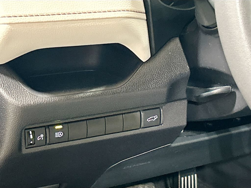 Used 2025 Toyota RAV4 XLE Premium FWD image 9