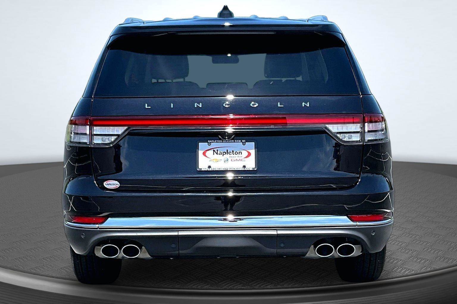 Used 2025 Lincoln Aviator AWD image 4