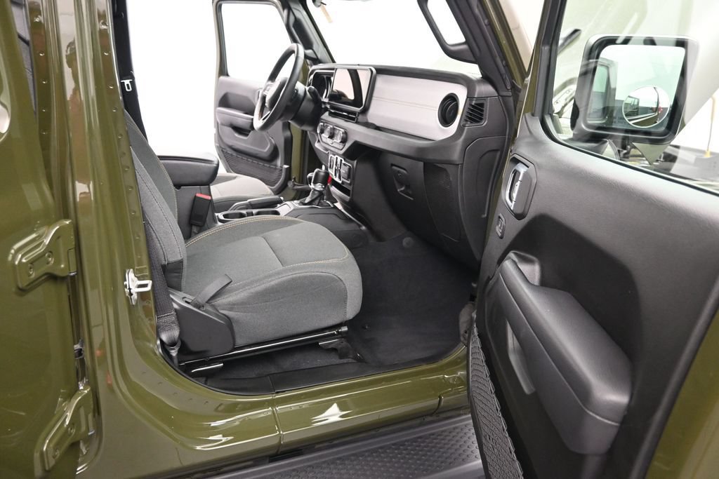 Used 2024 Jeep Wrangler Unlimited w/ Convenience Group AWD/4WD image 18