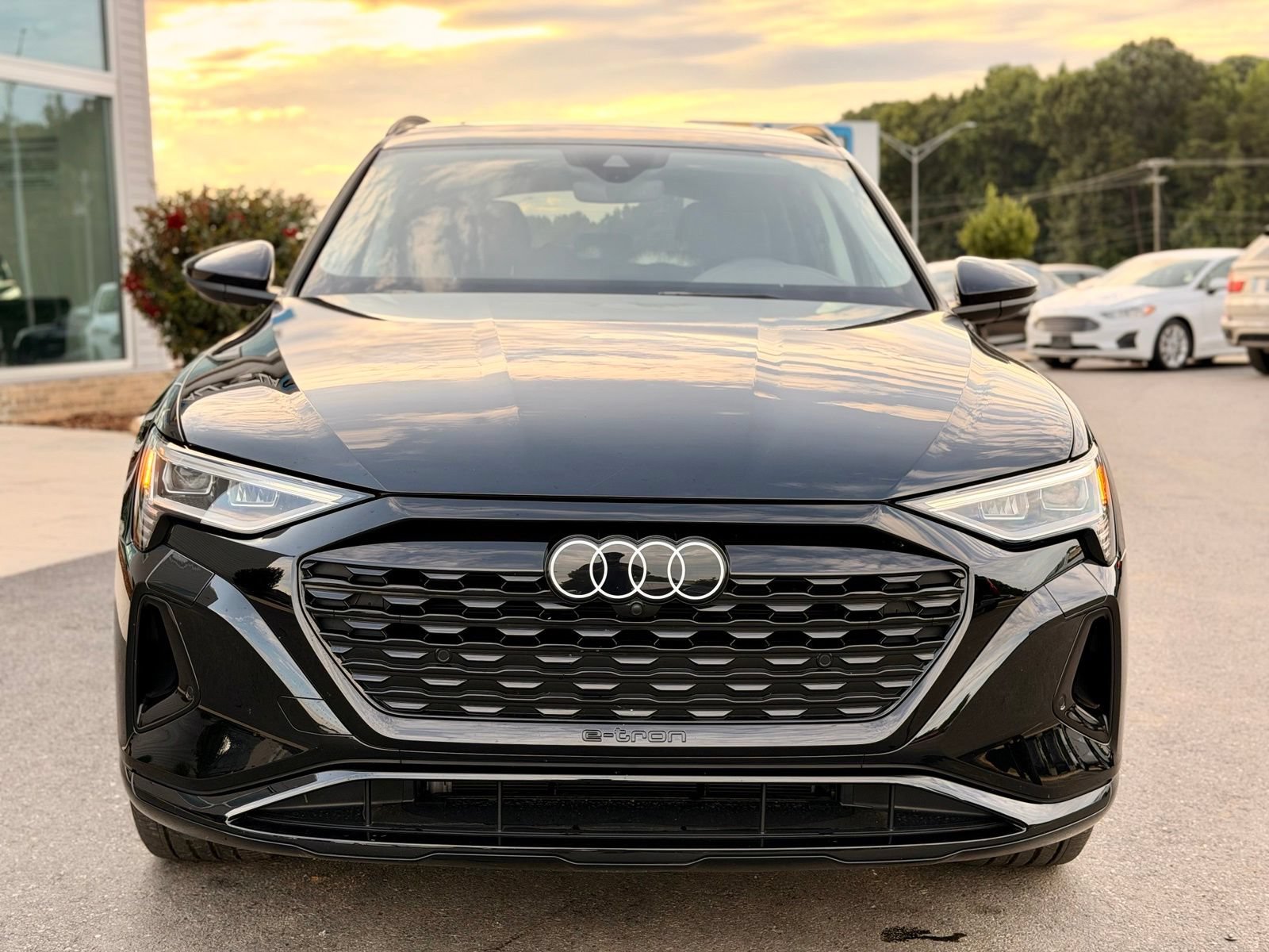 Used 2024 Audi Q8 e-tron Premium AWD/4WD image 5