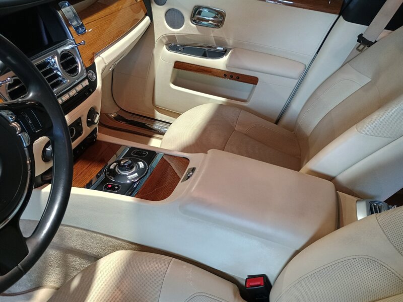 Used 2011 Rolls-Royce Ghost RWD image 18