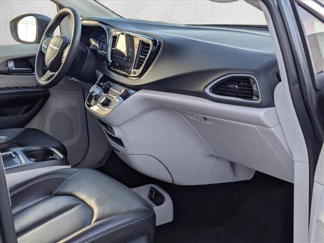 Used 2023 Chrysler Pacifica Touring-L image 20