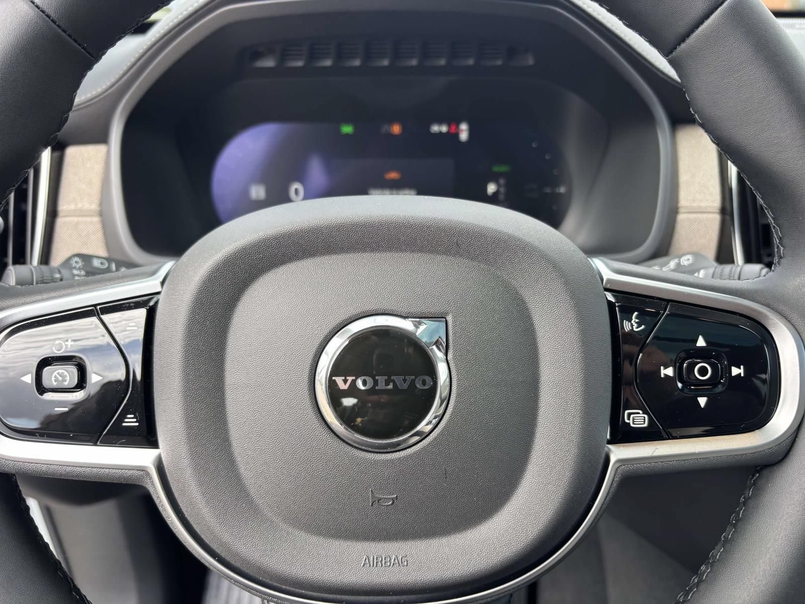 New 2026 Volvo XC90 T8 Plus w/ Protection Package Premier AWD/4WD image 17