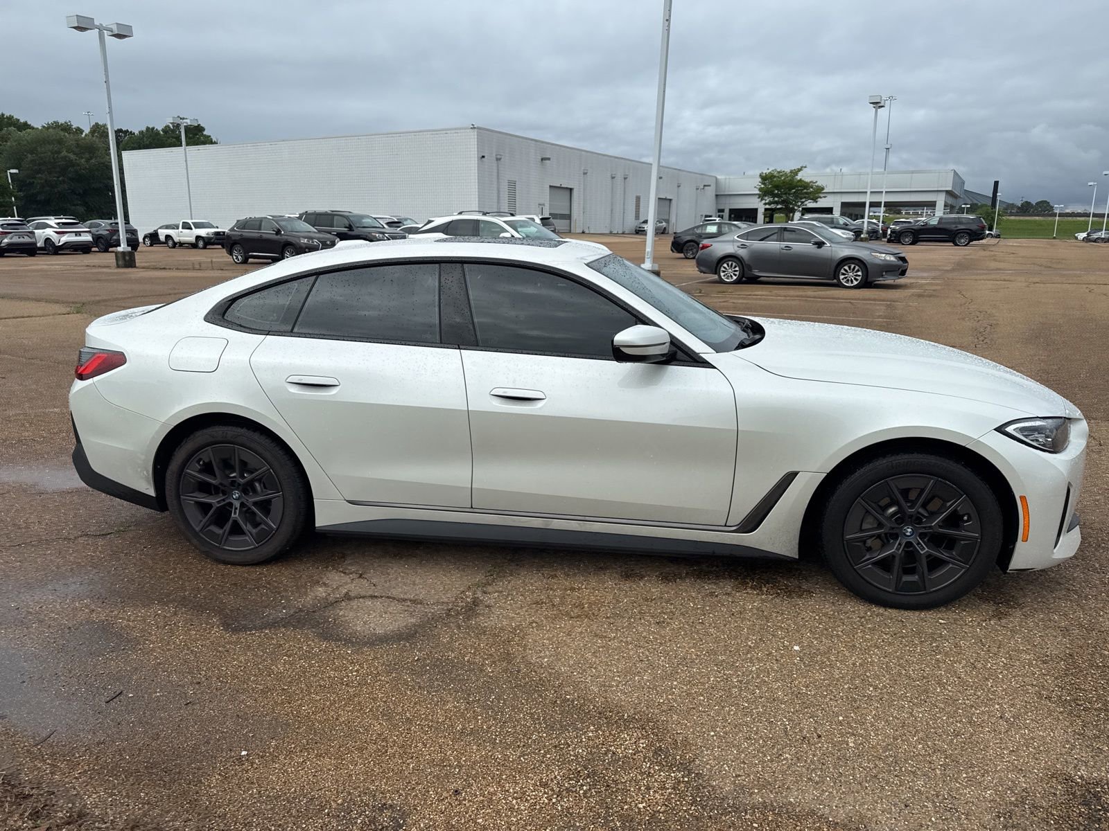 Used 2023 BMW i4 eDrive35 RWD image 4