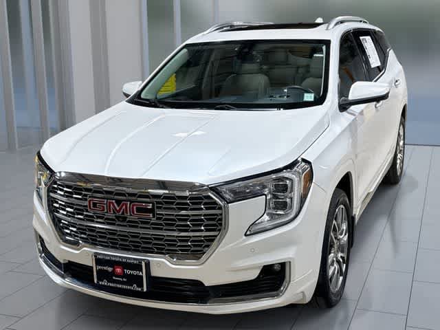 Used 2022 GMC Terrain Denali w/ Denali Premium Package AWD/4WD image 1