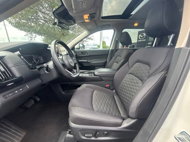 Used 2023 Nissan Pathfinder SV w/ SV Premium Package AWD/4WD image 10