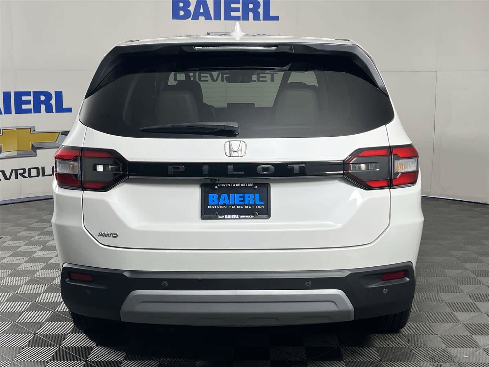 Used 2025 Honda Pilot EX-L image 4