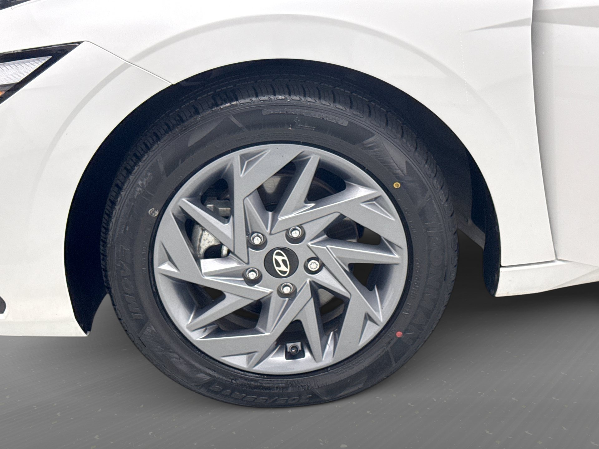 Used 2024 Hyundai Elantra SEL FWD image 25