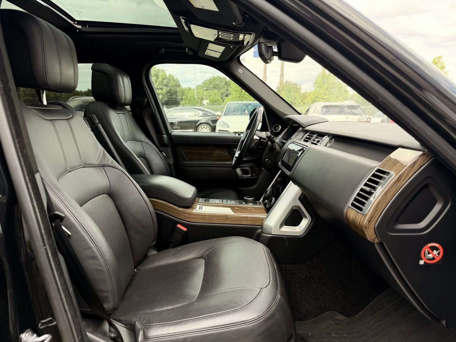 Used 2018 Land Rover Range Rover Supercharged AWD/4WD image 29