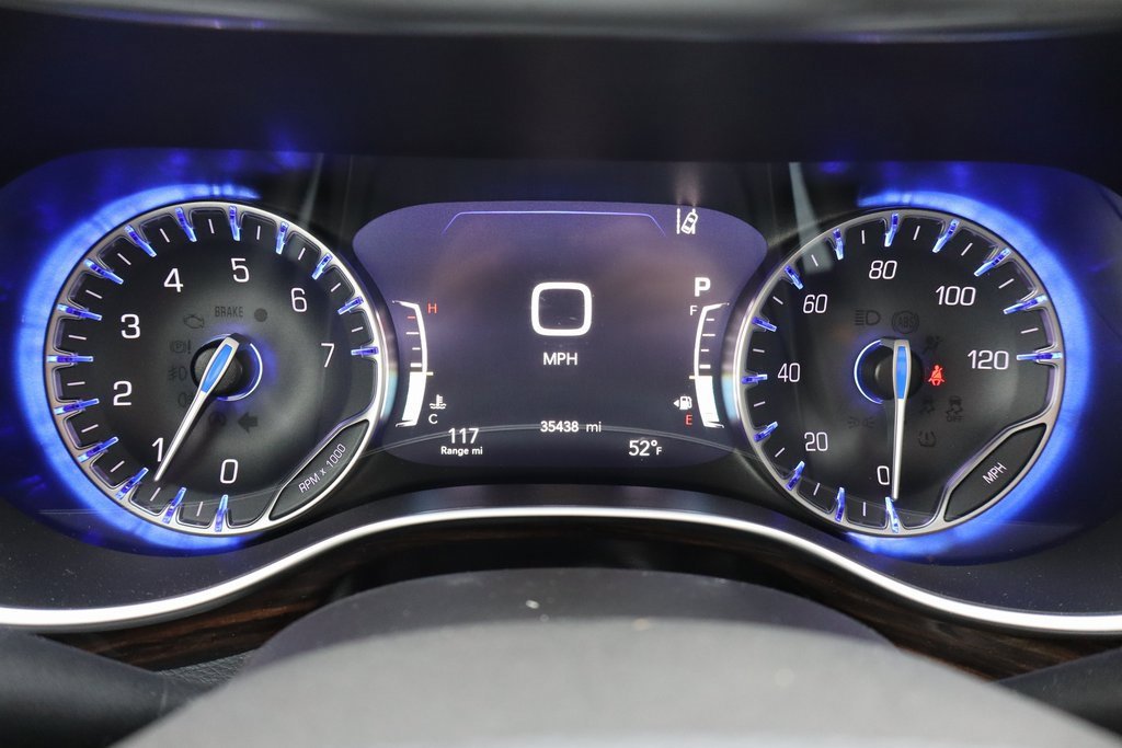 Used 2022 Chrysler Pacifica Limited image 26