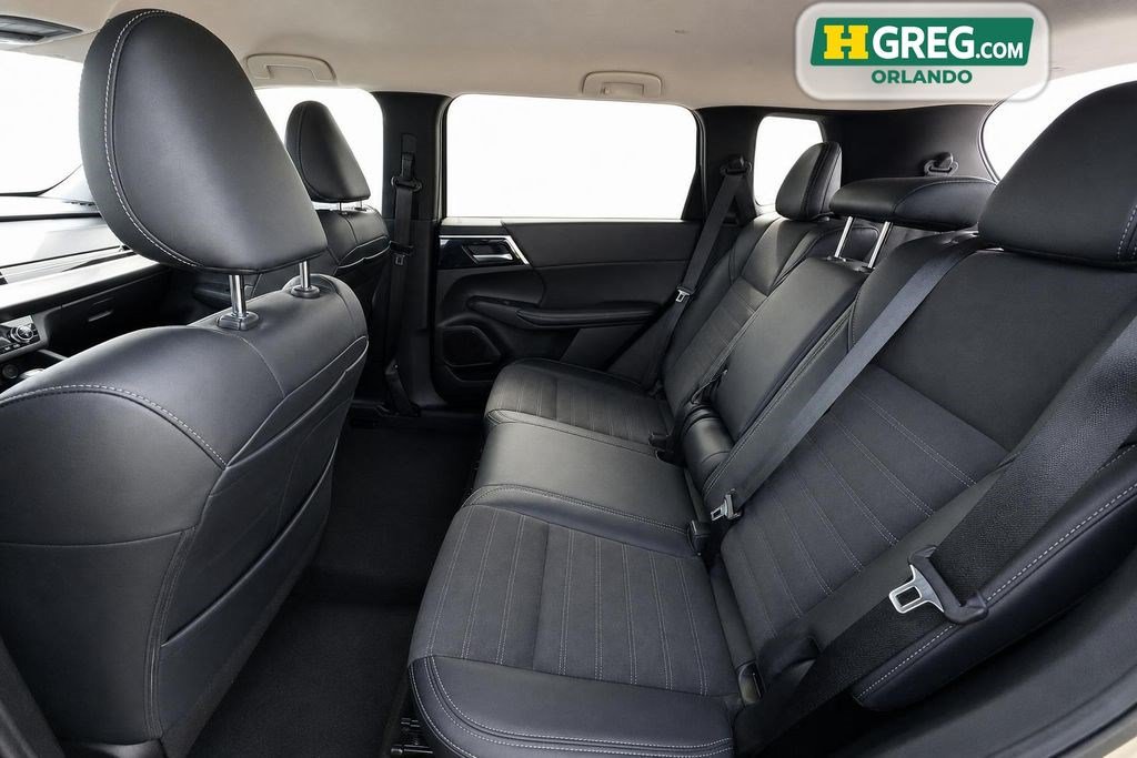 Used 2024 Mitsubishi Outlander SE AWD/4WD image 13
