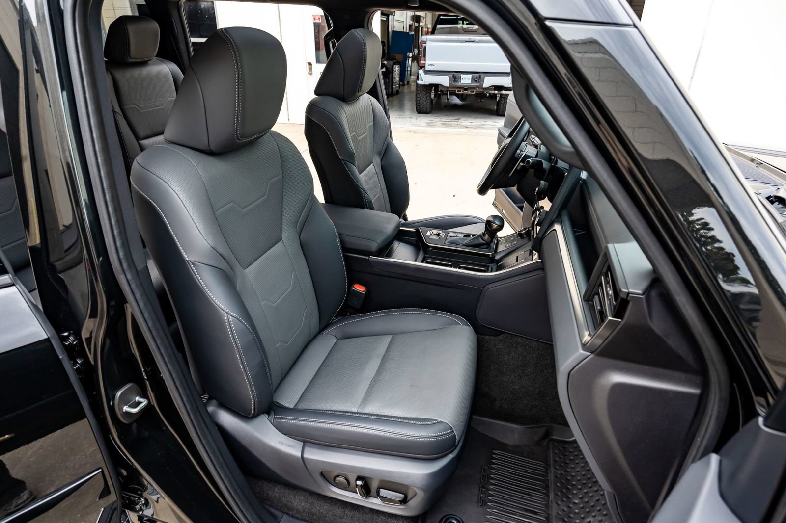 Used 2024 Lexus GX 550 w/ Accessory Package (31) AWD/4WD image 31