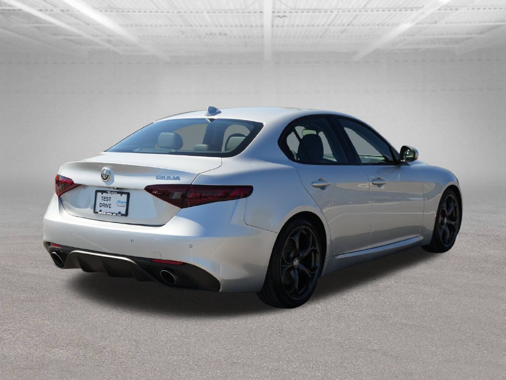 Used 2017 Alfa Romeo Giulia Ti w/ TI 19" Sport Package RWD image 9