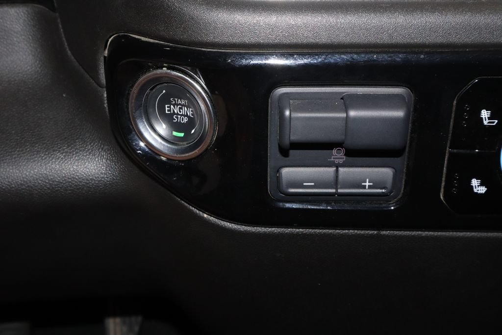 Used 2025 Chevrolet Silverado 3500 LT w/ Convenience Package AWD/4WD image 33