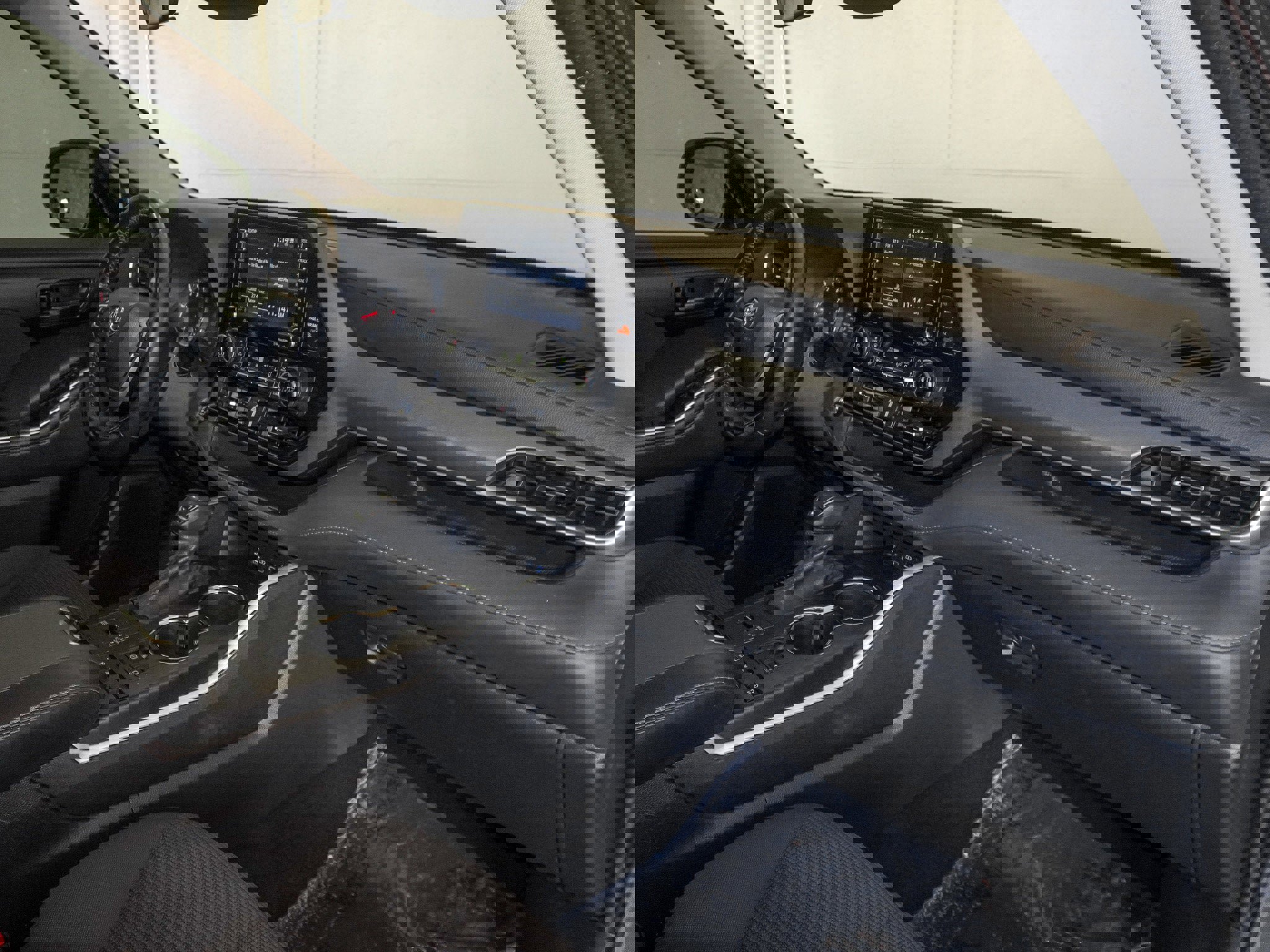 Used 2022 Toyota Highlander LE image 38