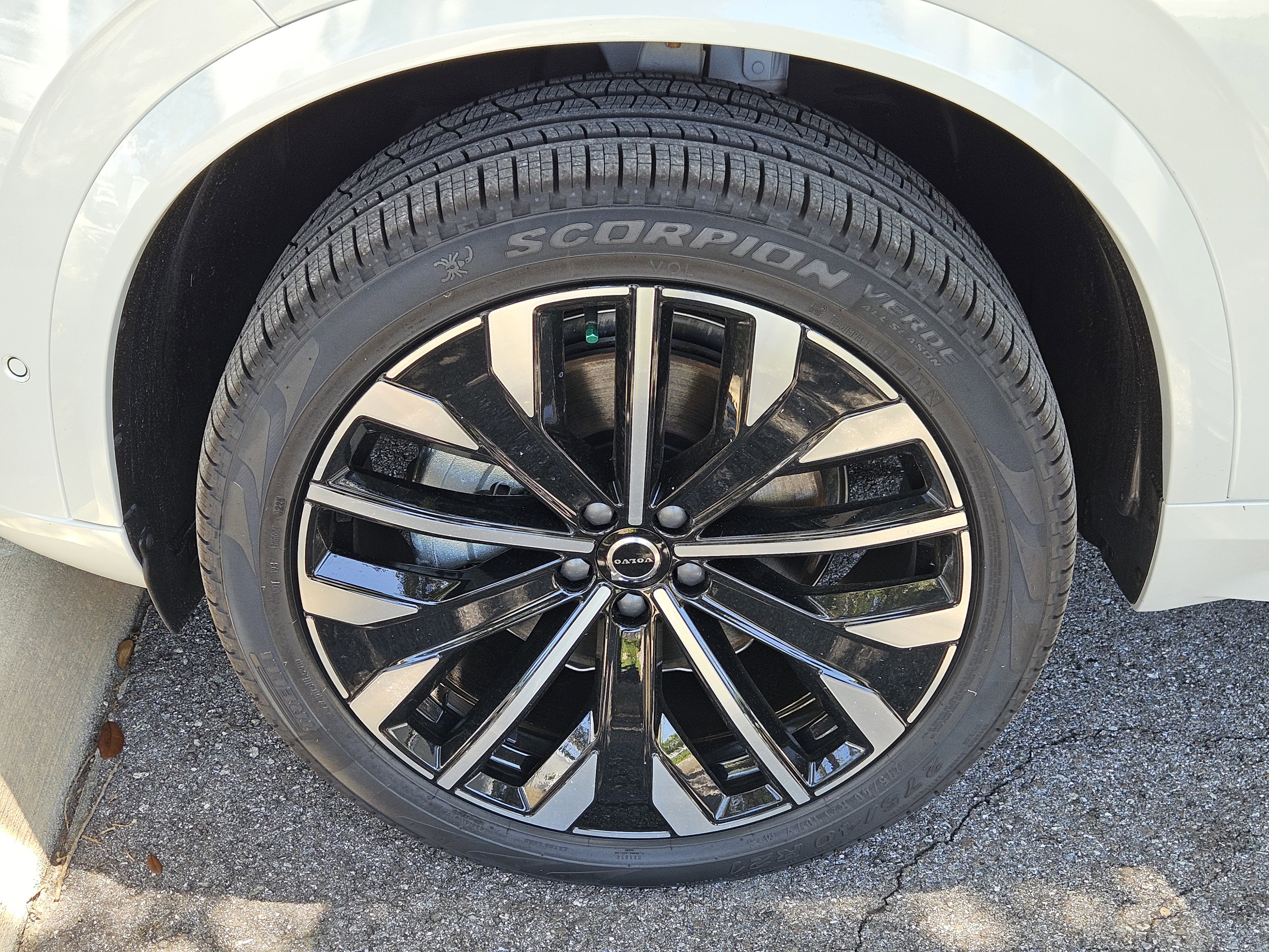 New 2026 Volvo XC90 B6 Ultra image 37