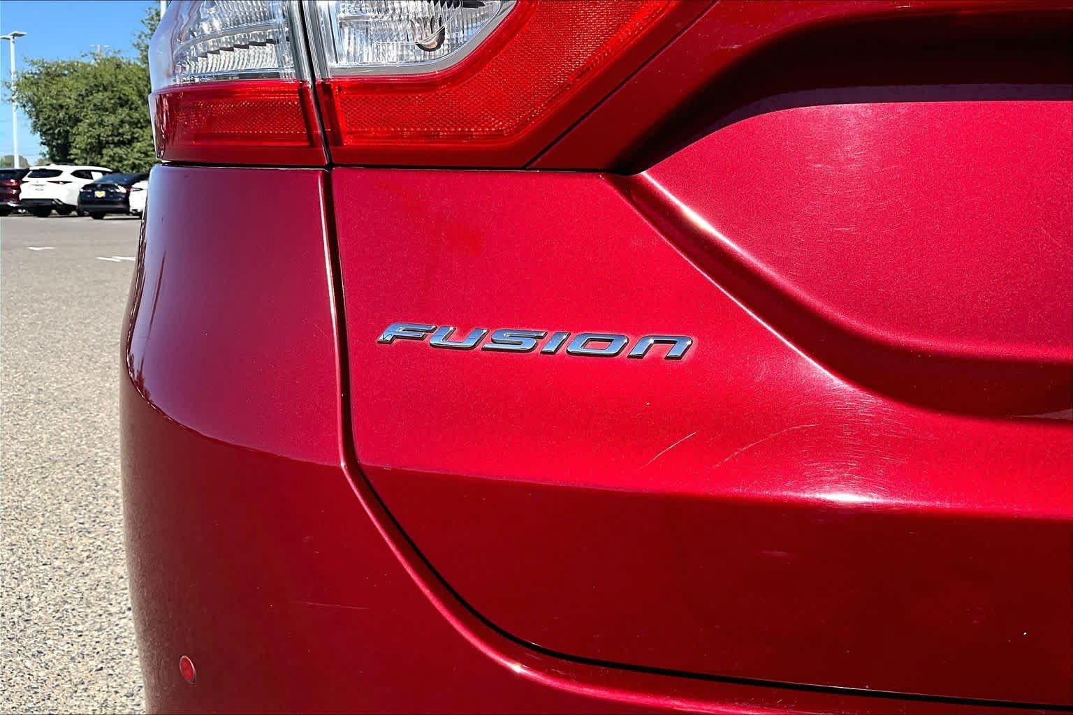 Used 2015 Ford Fusion SE w/ Equipment Group 502A FWD image 9