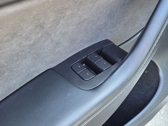 Used 2022 Tesla Model Y Long Range AWD/4WD image 24