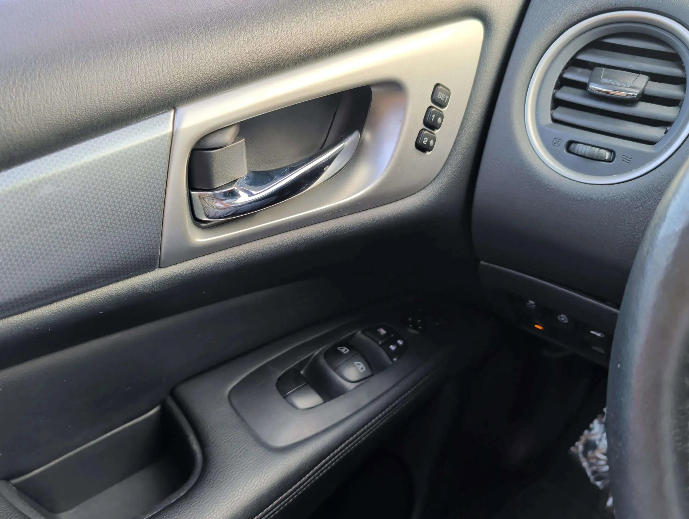 Used 2020 Nissan Pathfinder SL image 27