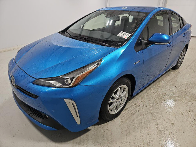 Used 2021 Toyota Prius XLE AWD/4WD image 3